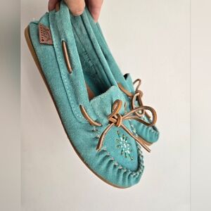 New LAURENTIAN CHIEF By EUGENE CLOUTIER Women's Turquoise Suede Beaded Moccasins